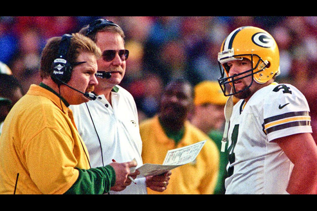 Andy Reid coaching up Brett Favre